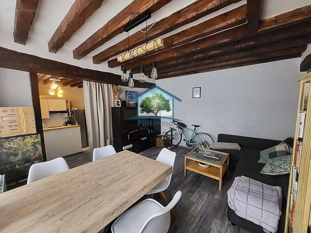 Maison à SAINT-JEAN-LES-DEUX-JUMEAUX