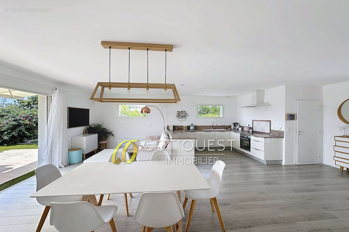 Maison à VILLENEUVE-LOUBET