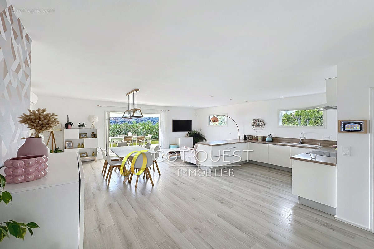 Maison à VILLENEUVE-LOUBET