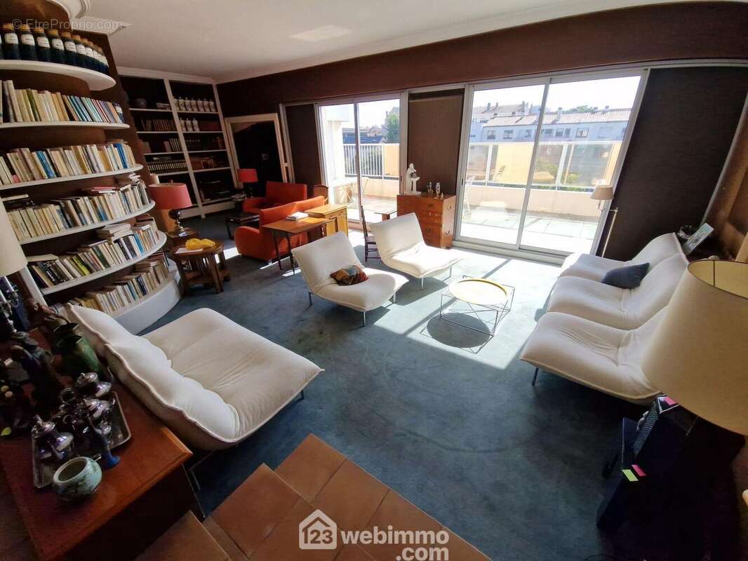 Autre angle de vue, accès terrasse de 23 m². - Appartement à LA ROCHE-SUR-YON