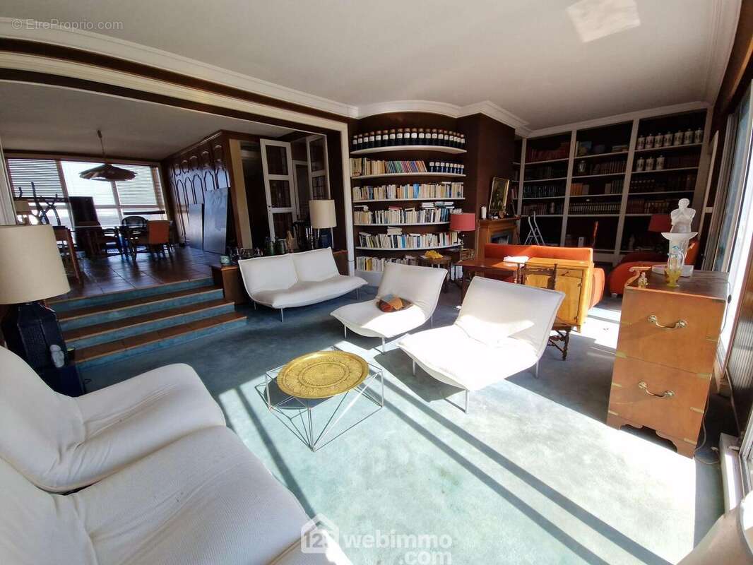 Pièce de vie de plus de 60 m² traversante - Appartement à LA ROCHE-SUR-YON