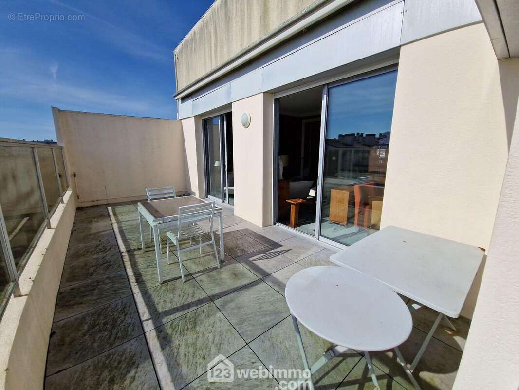 Terrasse de 23 m² plein ouest - Appartement à LA ROCHE-SUR-YON