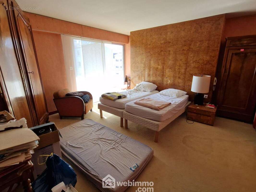 Une partie de la chambre principale (45 m² y compris salle d&#039;eau) - Appartement à LA ROCHE-SUR-YON