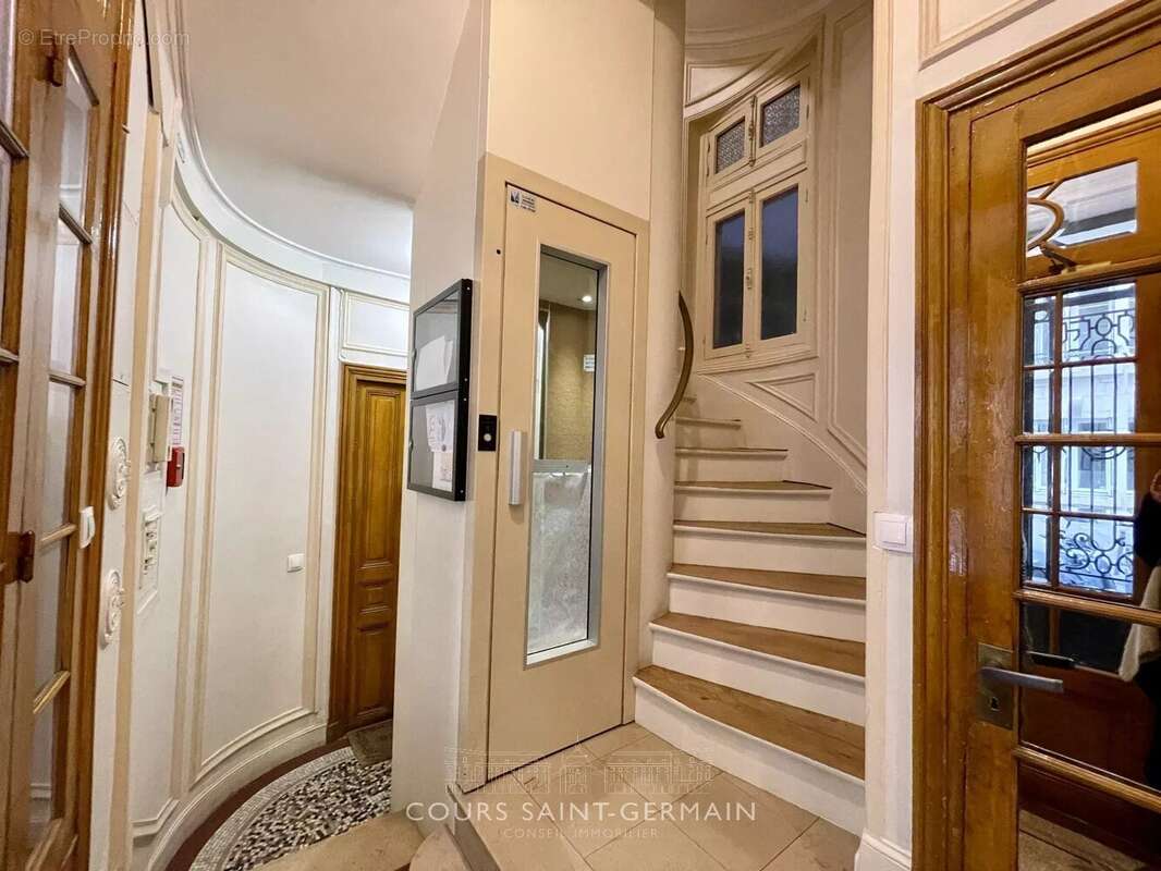 Appartement à PARIS-14E