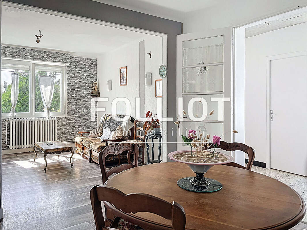 Maison à DONVILLE-LES-BAINS