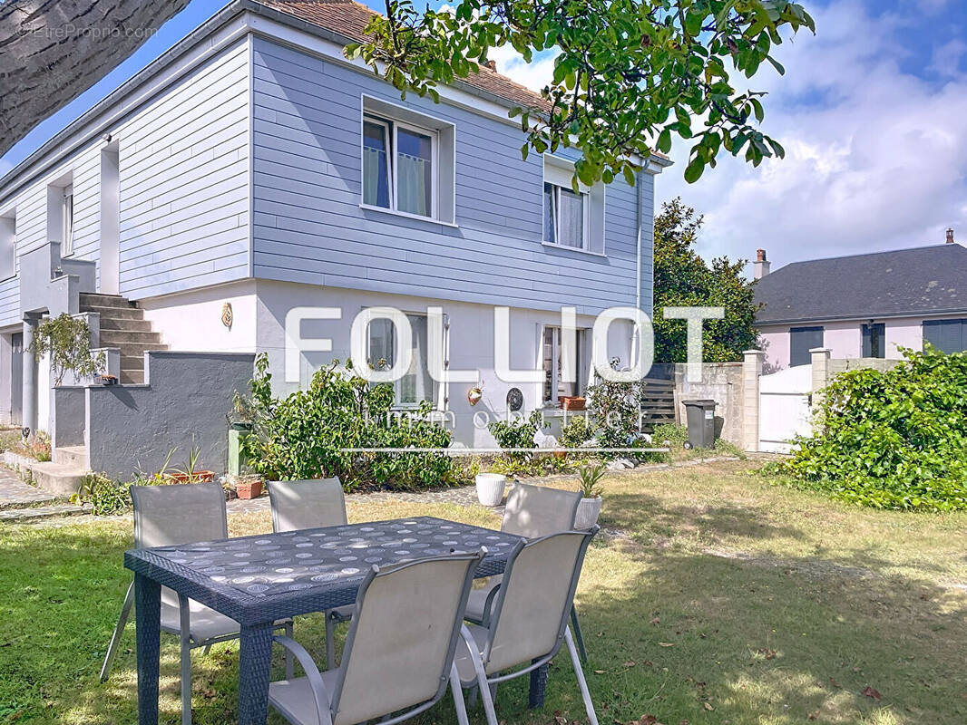 Maison à DONVILLE-LES-BAINS