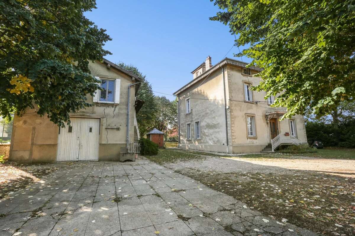 Appartement à SATHONAY-CAMP