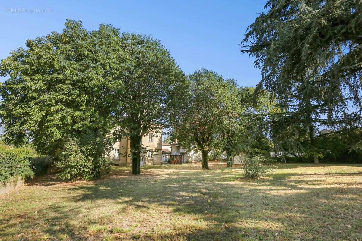 Appartement à SATHONAY-CAMP