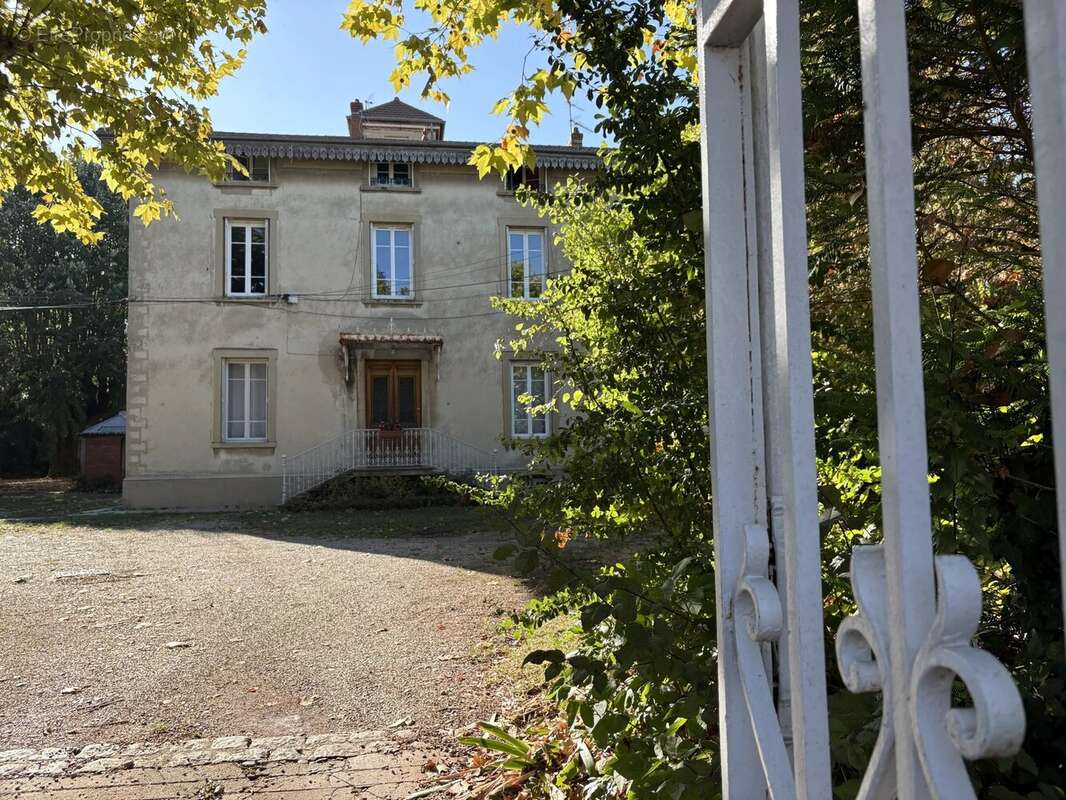 Appartement à SATHONAY-CAMP