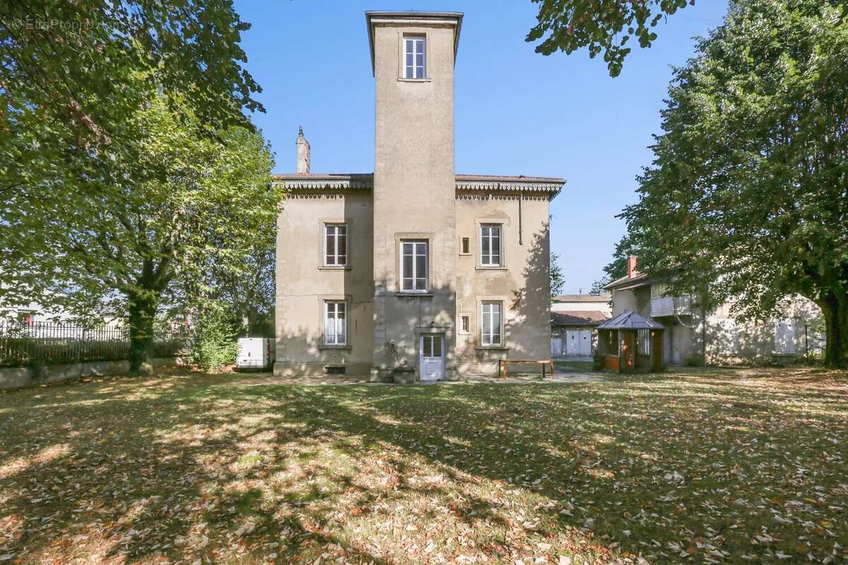 Appartement à SATHONAY-CAMP