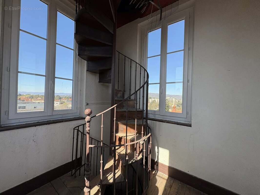 Appartement à SATHONAY-CAMP