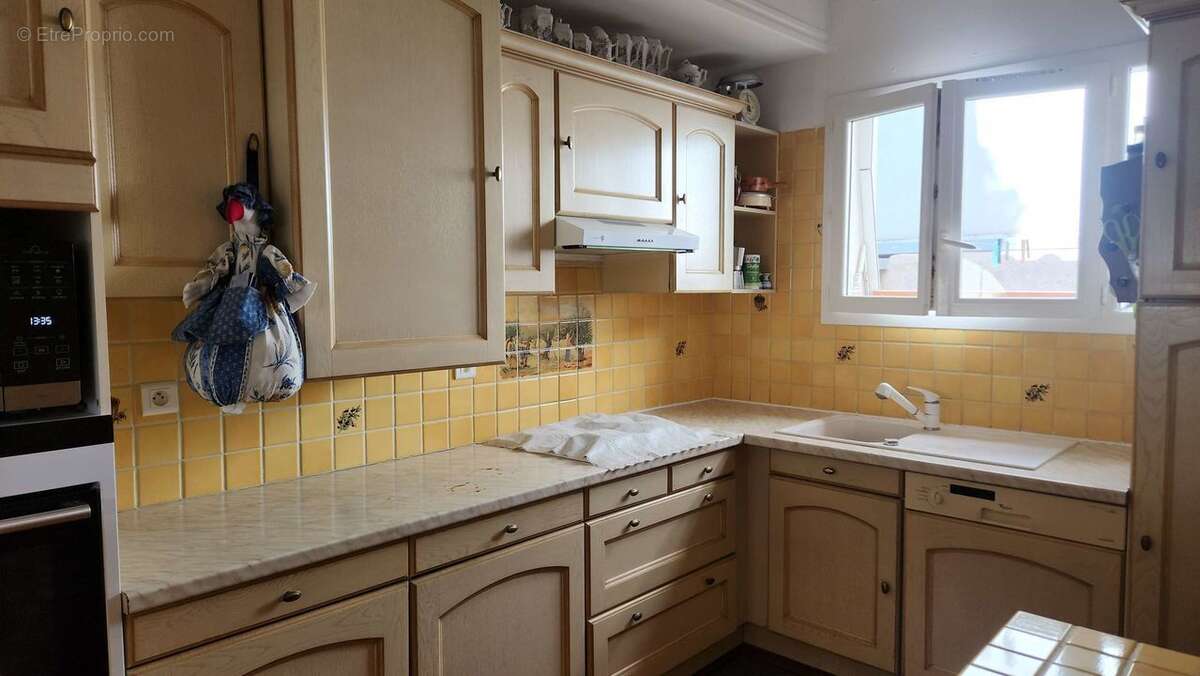 LACIOTAT  - MAISON DE 2 APPARTEMENTS DE 60m² environ - calme - - Maison à LA CIOTAT