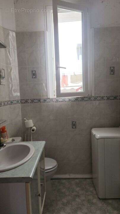 LACIOTAT - MAISON DE 2 APPARTEMENTS DE 60m² environ - calme - - Maison à LA CIOTAT