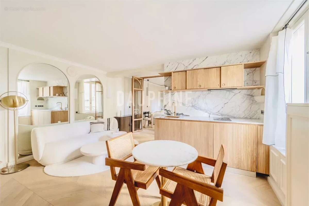 Appartement à PARIS-2E