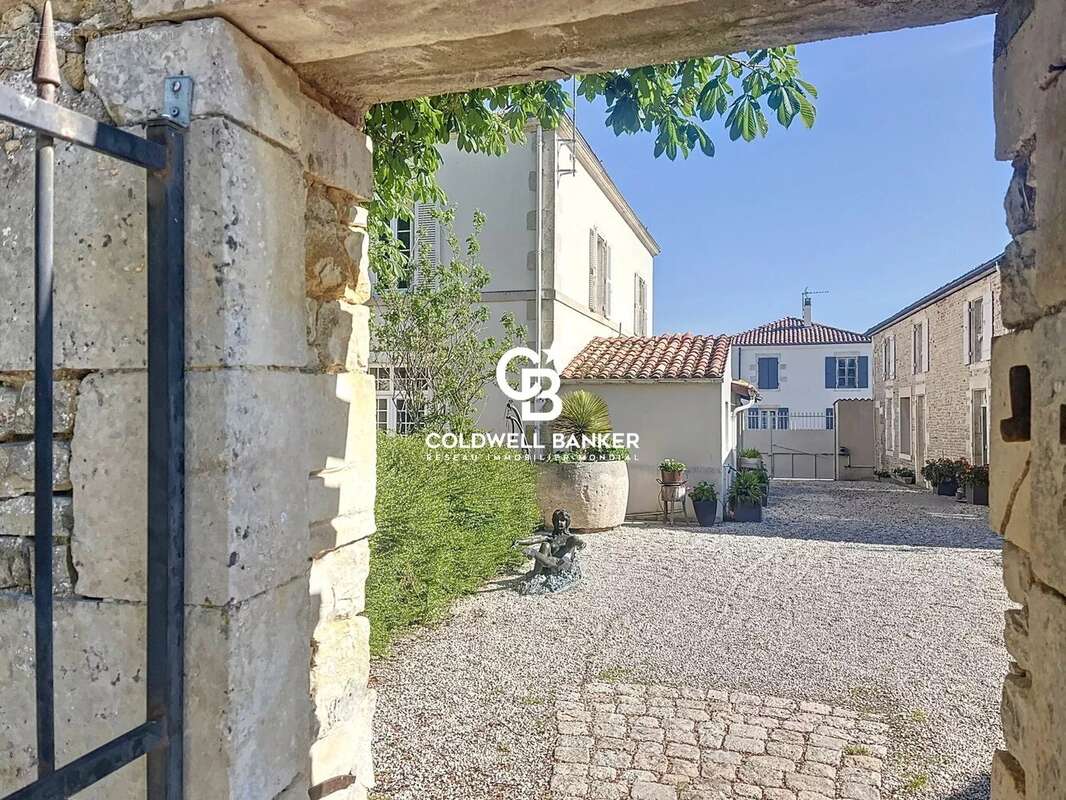 Maison à SAINT-SAUVEUR-D&#039;AUNIS