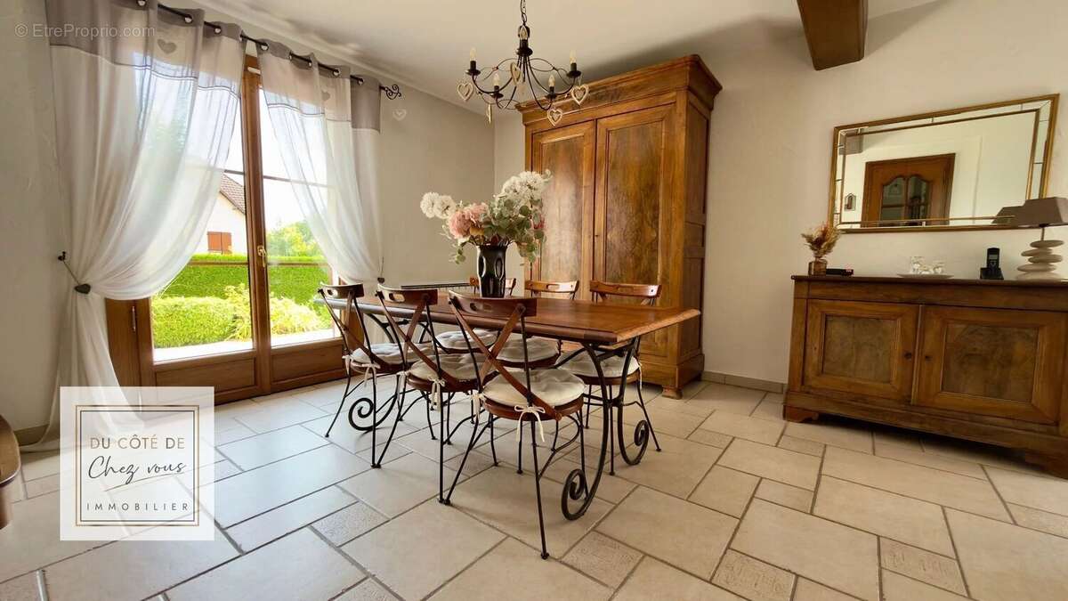 Maison à OSSEY-LES-TROIS-MAISONS