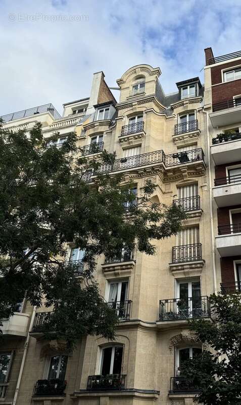 Appartement à PARIS-16E