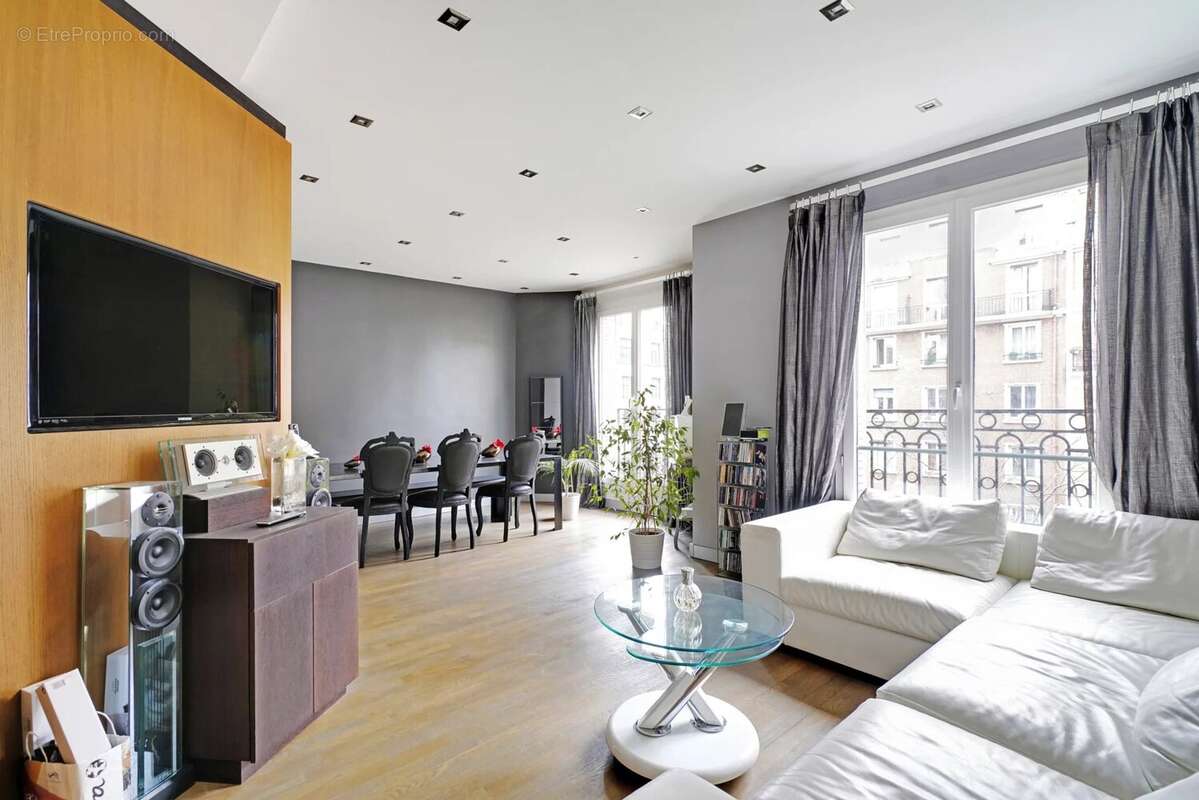 Appartement à PARIS-16E