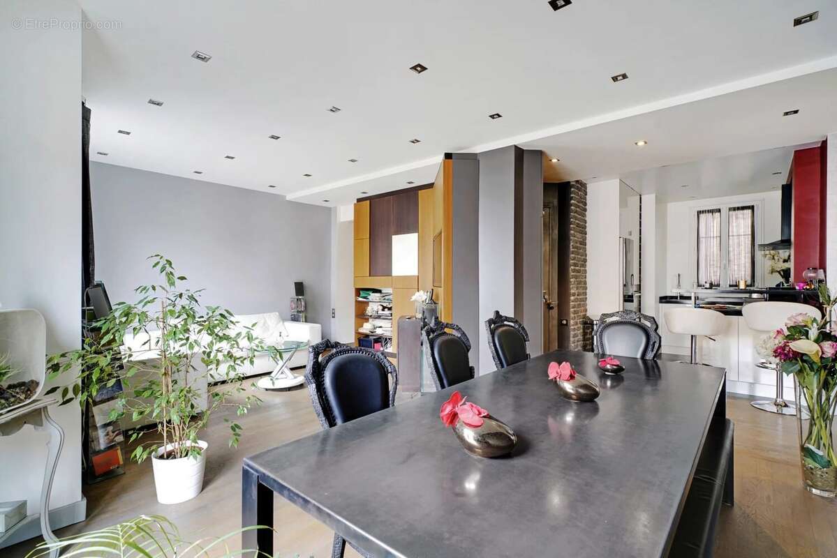 Appartement à PARIS-16E