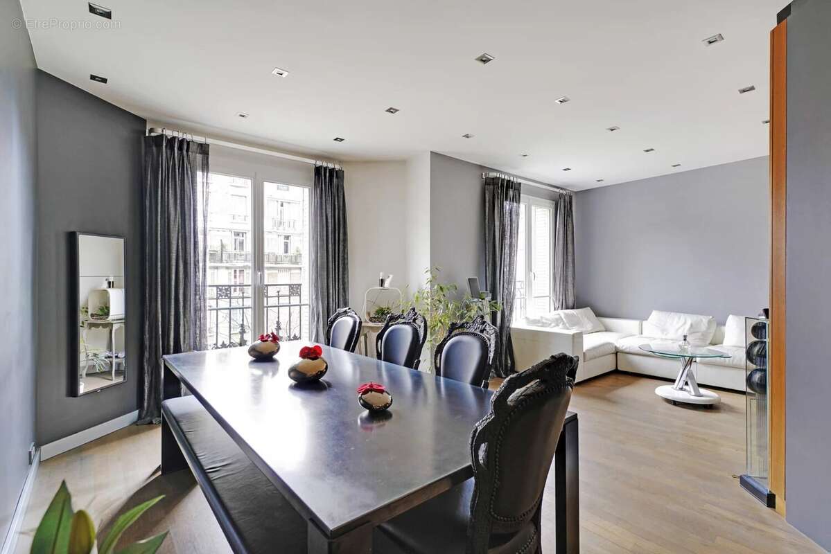 Appartement à PARIS-16E