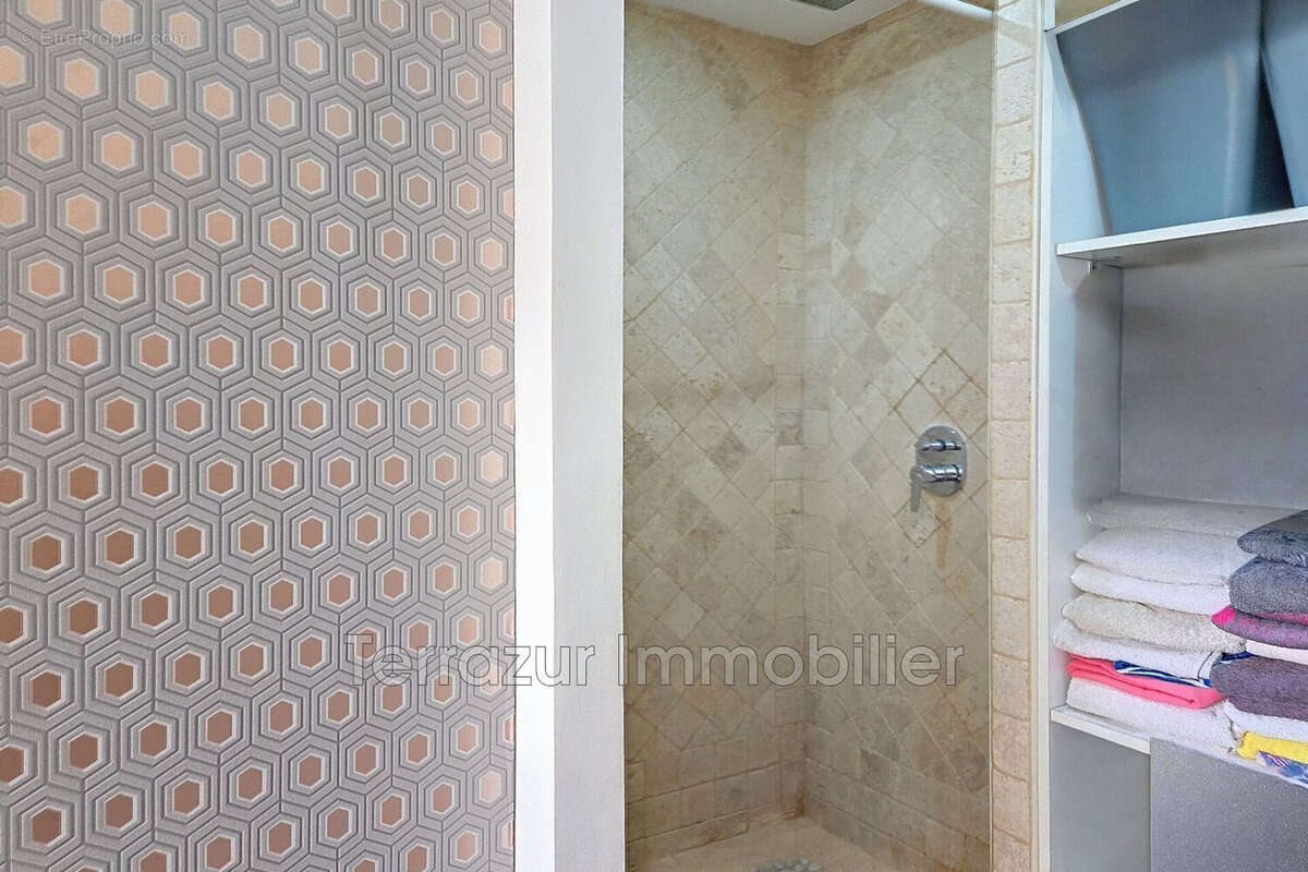 Appartement à VALLAURIS