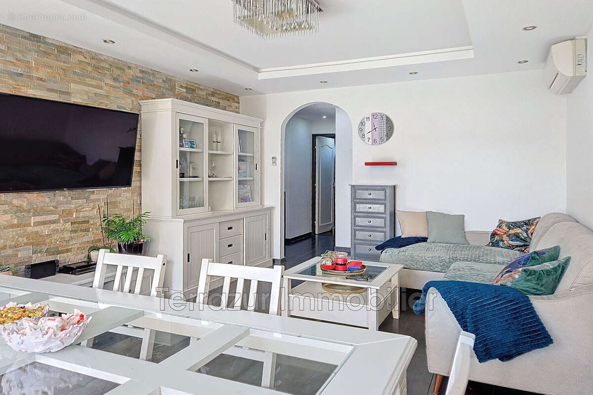 Appartement à VALLAURIS