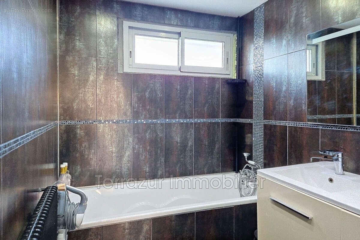 Appartement à VALLAURIS