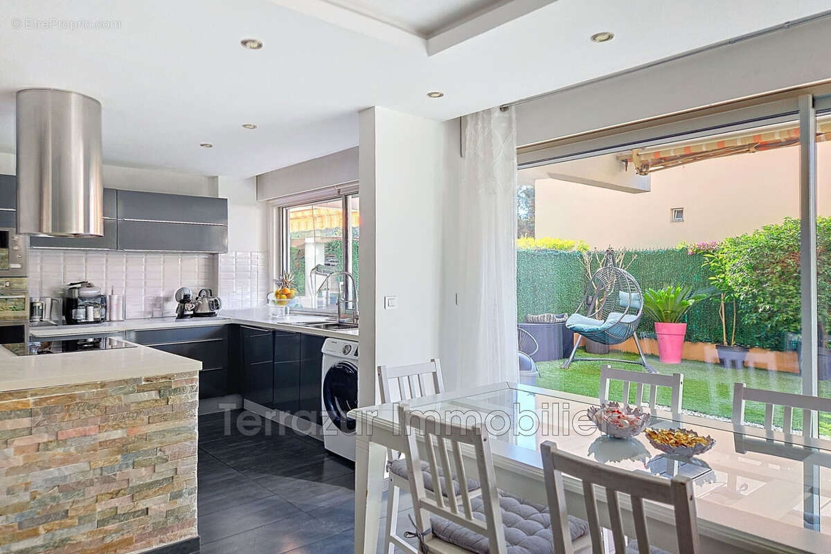 Appartement à VALLAURIS