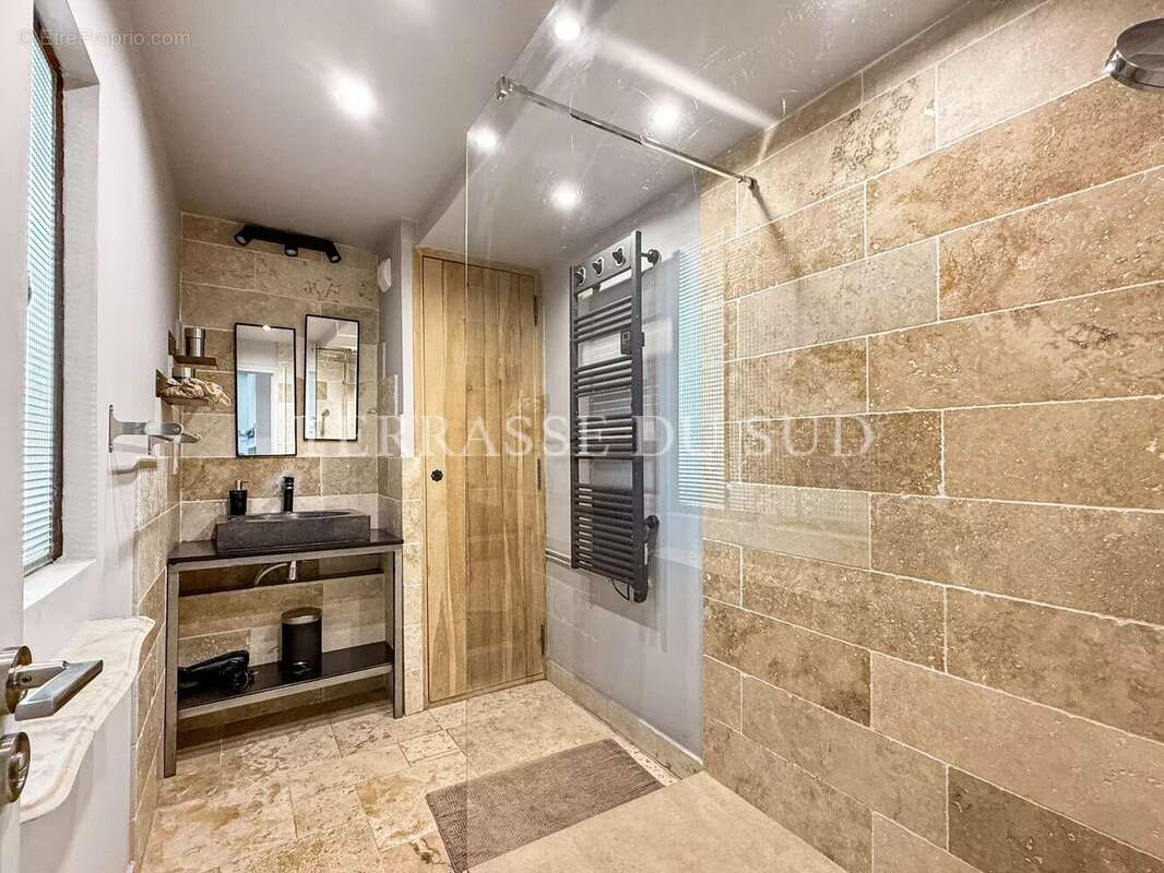 Appartement à MARSEILLE-7E