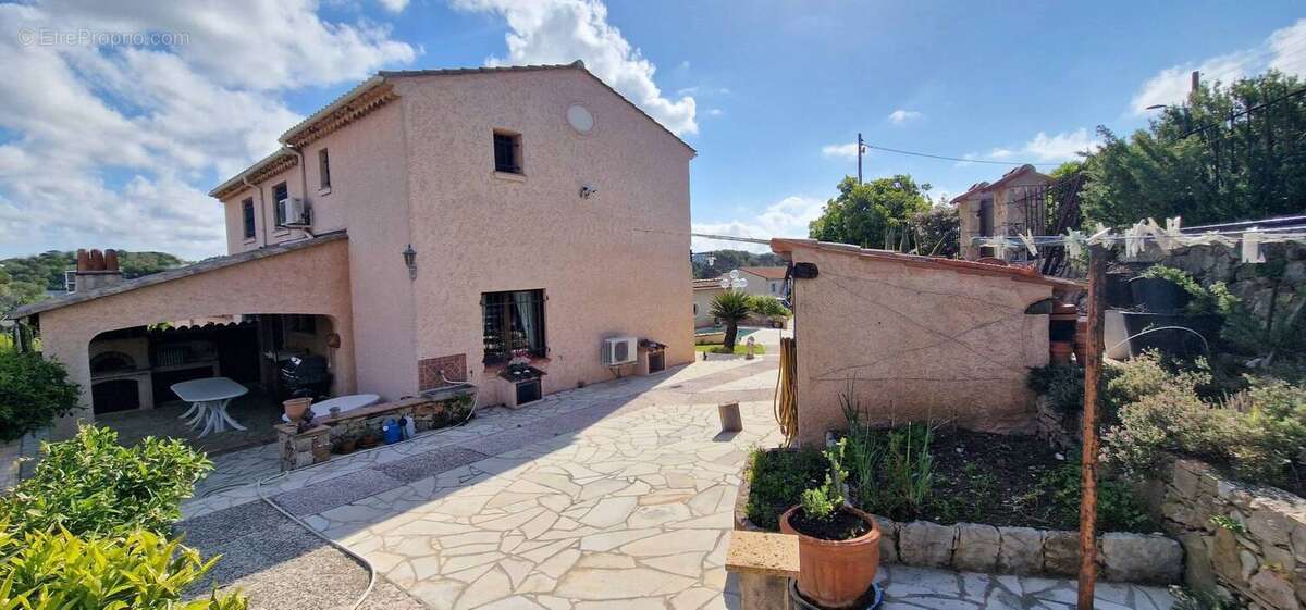 Autre à SAINT-RAPHAEL