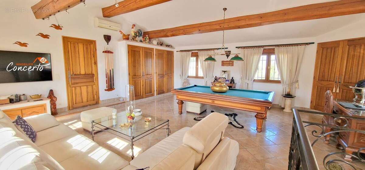 Autre à SAINT-RAPHAEL