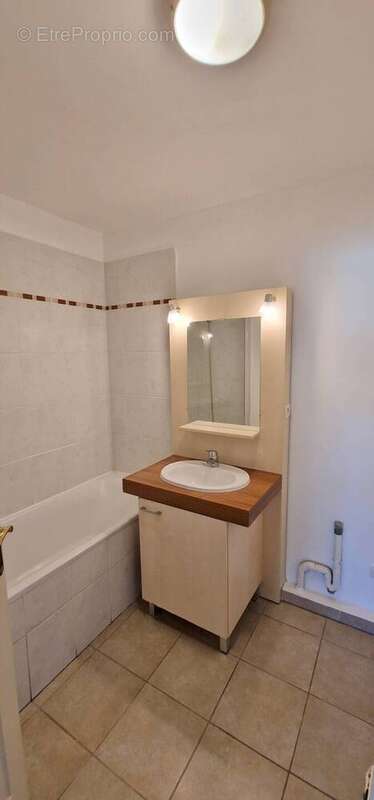 Appartement à ROQUEBRUNE-SUR-ARGENS