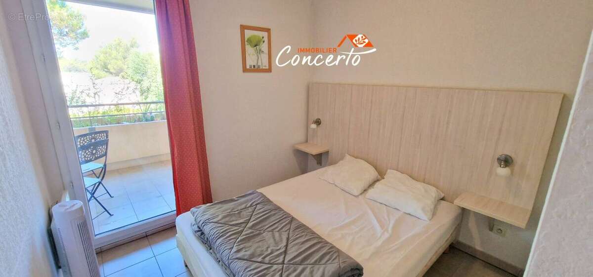 Appartement à ROQUEBRUNE-SUR-ARGENS