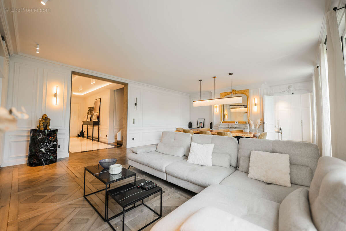 Appartement à PARIS-17E