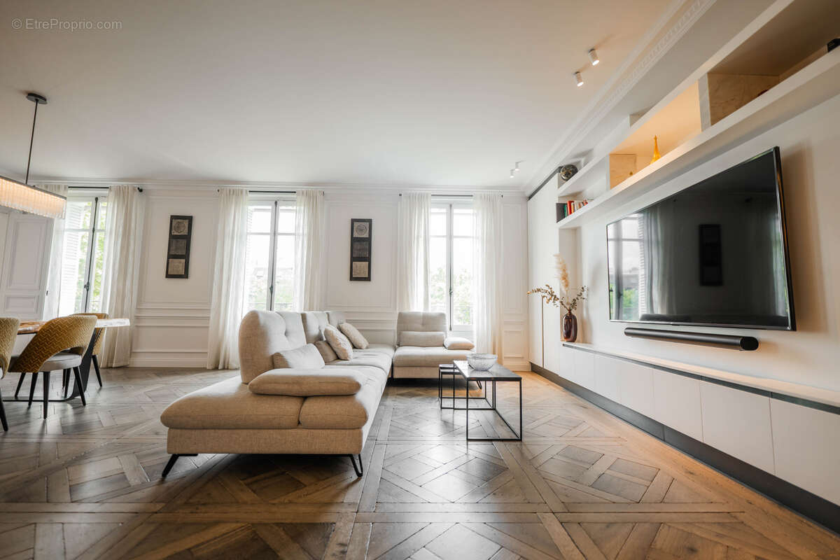 Appartement à PARIS-17E
