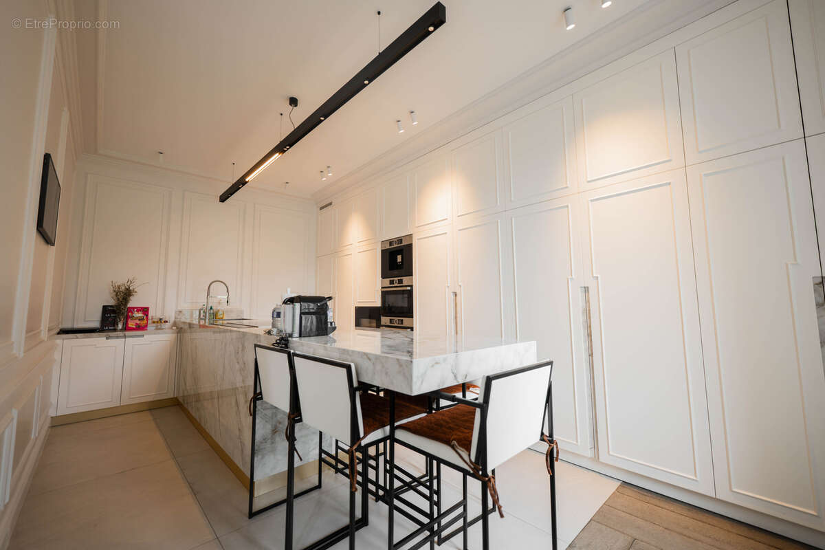 Appartement à PARIS-17E
