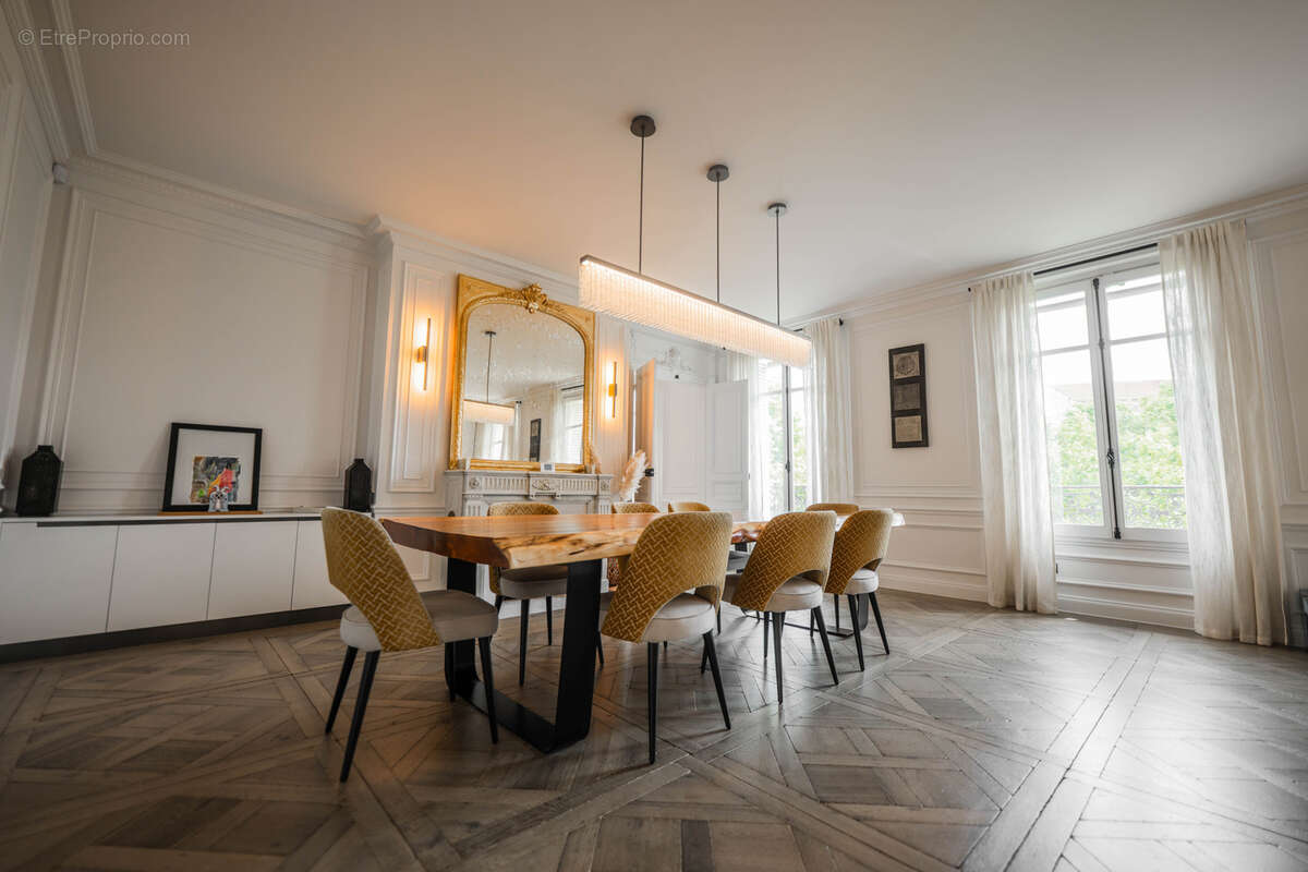 Appartement à PARIS-17E