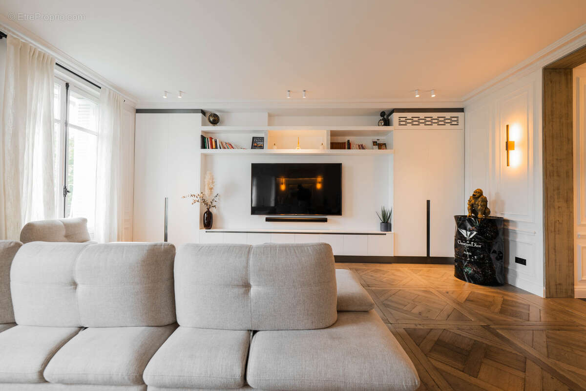 Appartement à PARIS-17E
