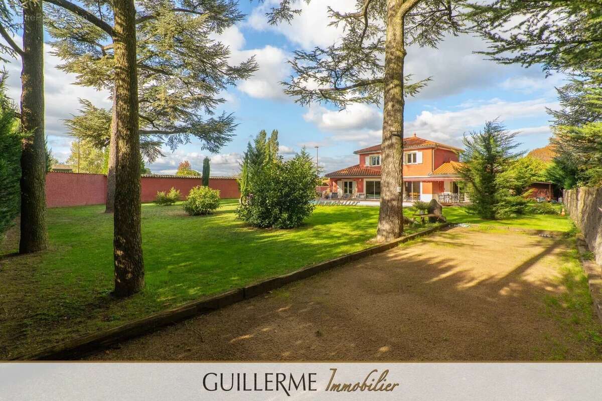 Maison à CHARBONNIERES-LES-BAINS