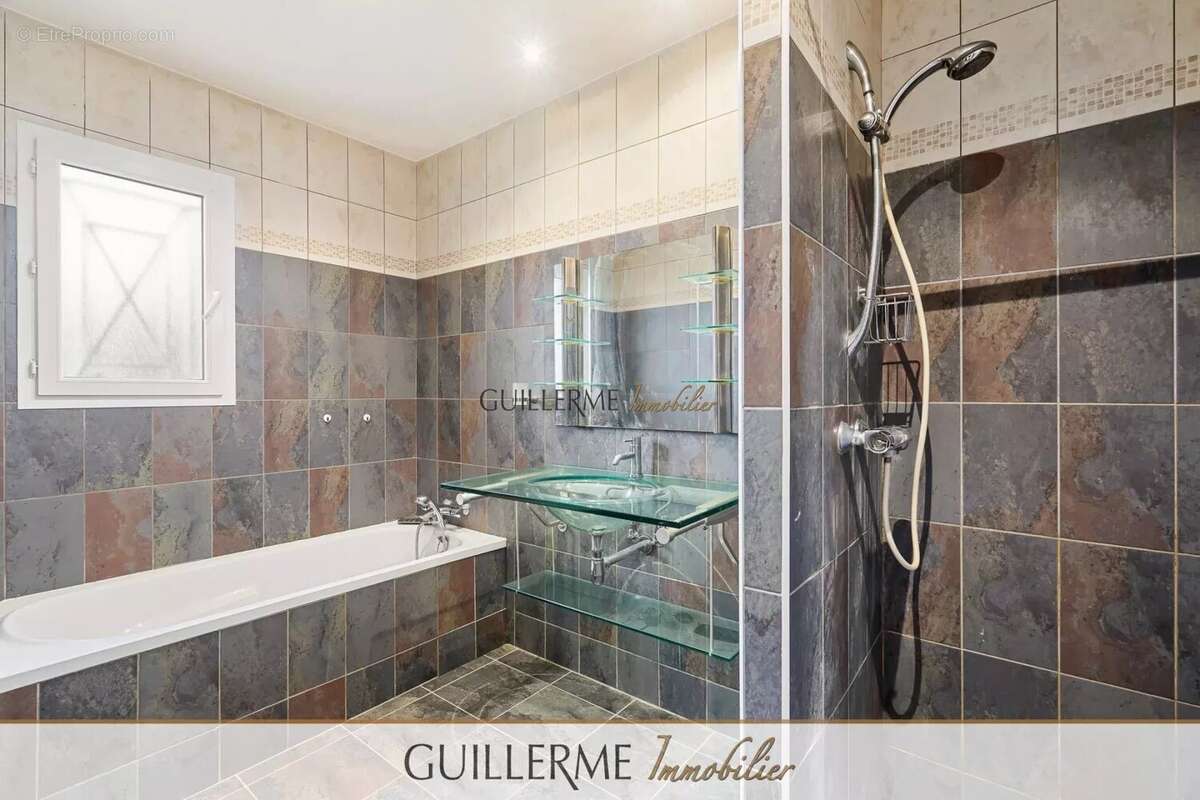 Maison à CHARBONNIERES-LES-BAINS