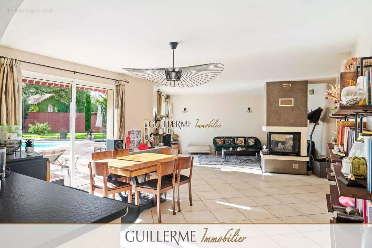 Maison à CHARBONNIERES-LES-BAINS