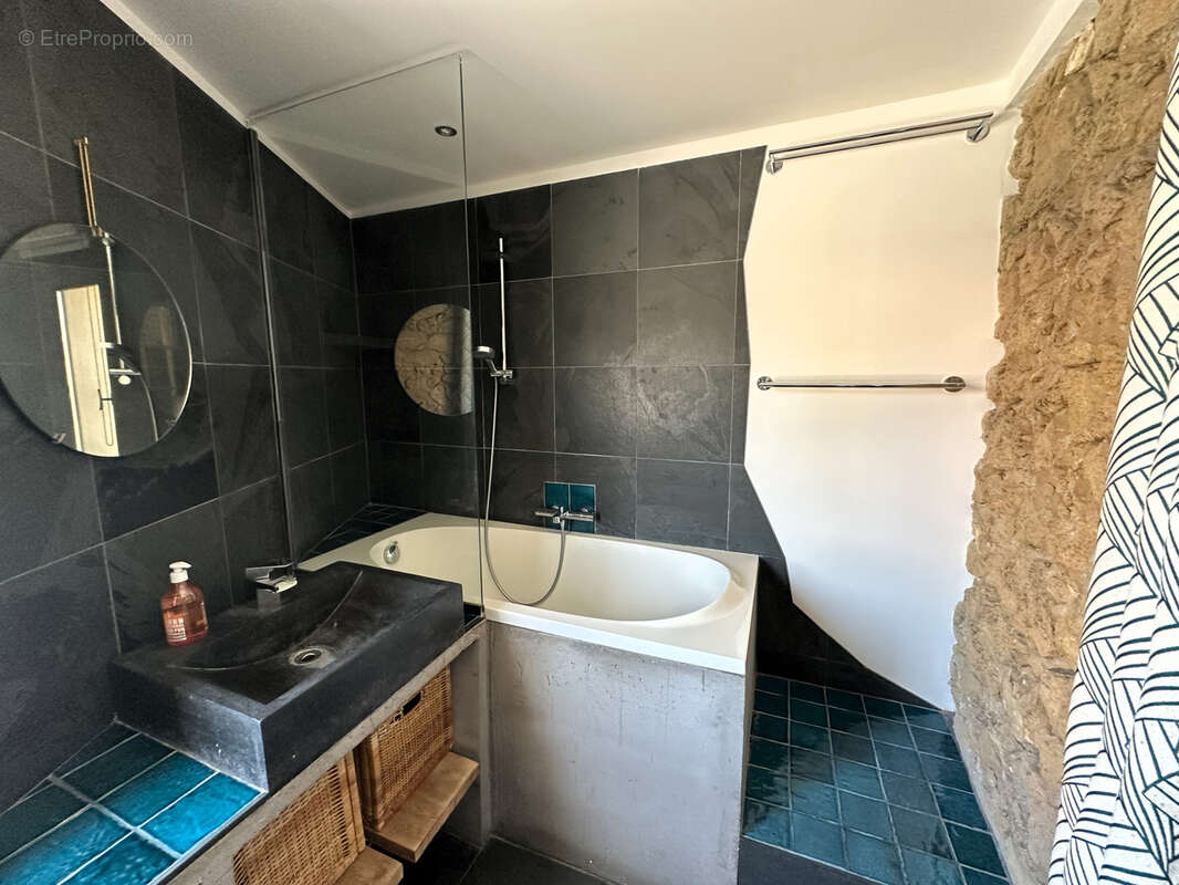 Maison à PEYROLLES-EN-PROVENCE