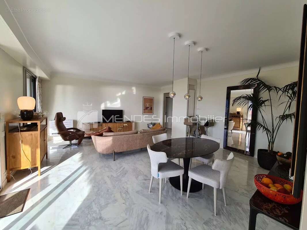 Appartement à ROQUEBRUNE-CAP-MARTIN