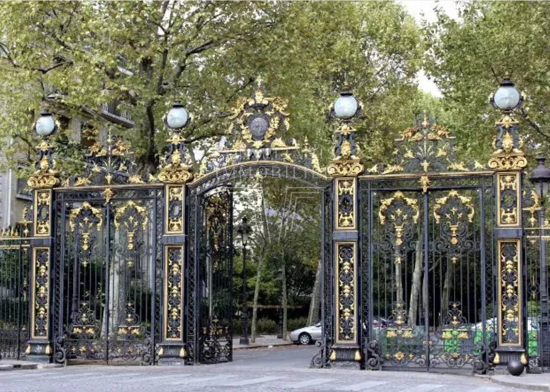 Appartement à PARIS-8E