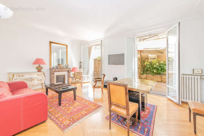 Appartement à PARIS-7E
