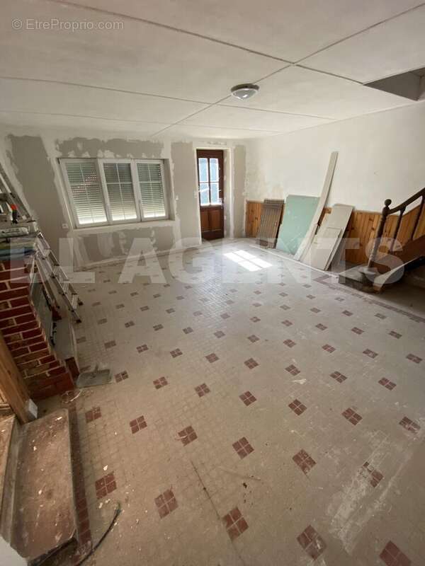 6 - Maison à PLESSE