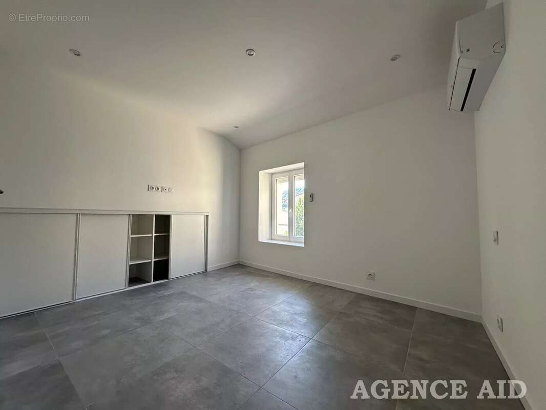 Appartement à ROQUEFORT-LA-BEDOULE