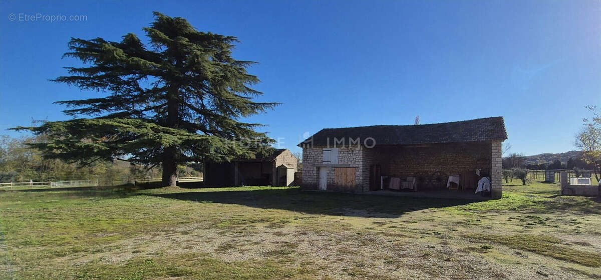 Maison à SAINT-JULIEN-DE-PEYROLAS