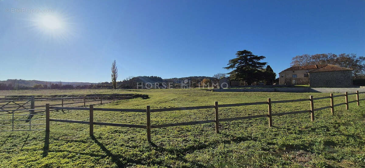 Maison à SAINT-JULIEN-DE-PEYROLAS