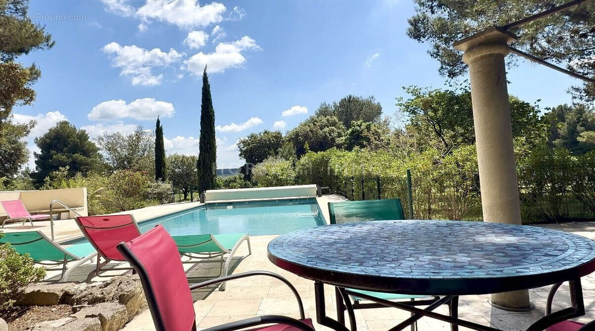 Maison à FONTVIEILLE